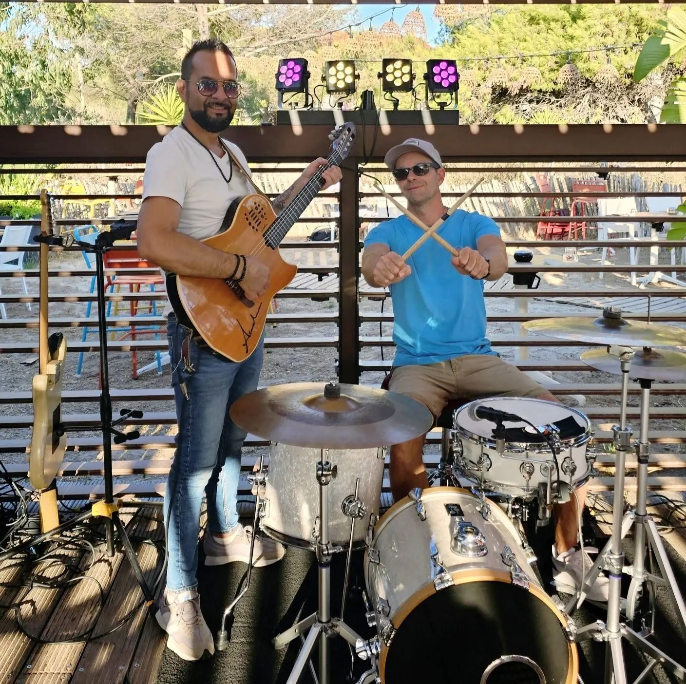 Guitare et batterie pendant une jam session au Carré Plage